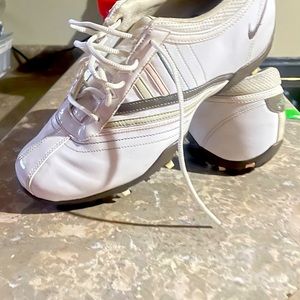 Nike Zoom Air Spirit golf shoe. Size 7. Excellent condition.